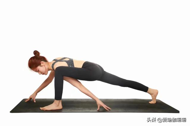 瑜伽初入门教学视频（瑜伽初入门教学视频刘晓静全套）